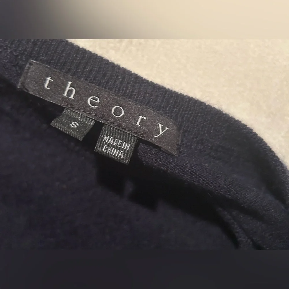THEORY Black Crewneck Sweater Cashmere Silk S NWOT